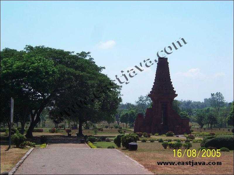 Bajangratu Temple - Majapahit Temple