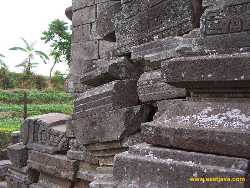 cungkup_temple_27.jpg