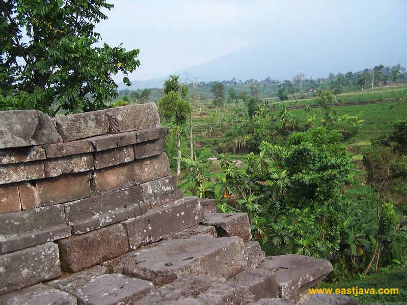 cungkup_temple_30.jpg