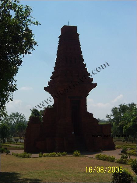 Bajang Ratu Temple - Bajangratu Temple - Candi Bajang Ratu - Mojopahit Temple