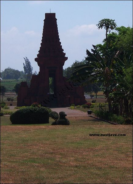 Bajang Ratu Temple - Bajangratu Temple - Candi Bajang Ratu - Mojopahit Temple