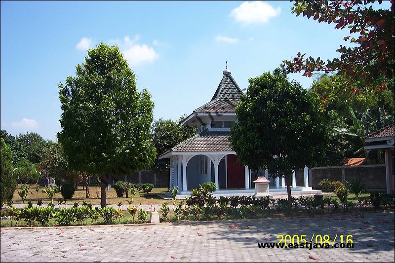 TROWULAN MUSEUM : Place To Keep The Ancient Things of Mojopahit Kingdom