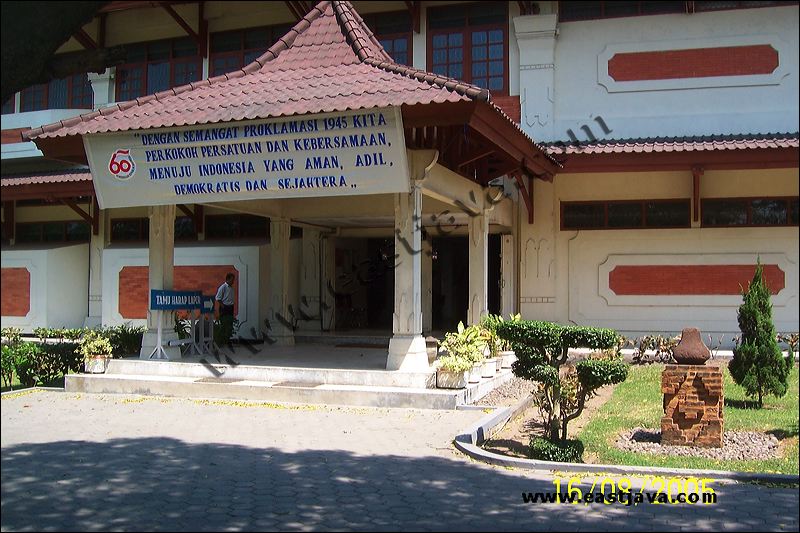 TROWULAN MUSEUM : Place To Keep The Ancient Things of Mojopahit Kingdom