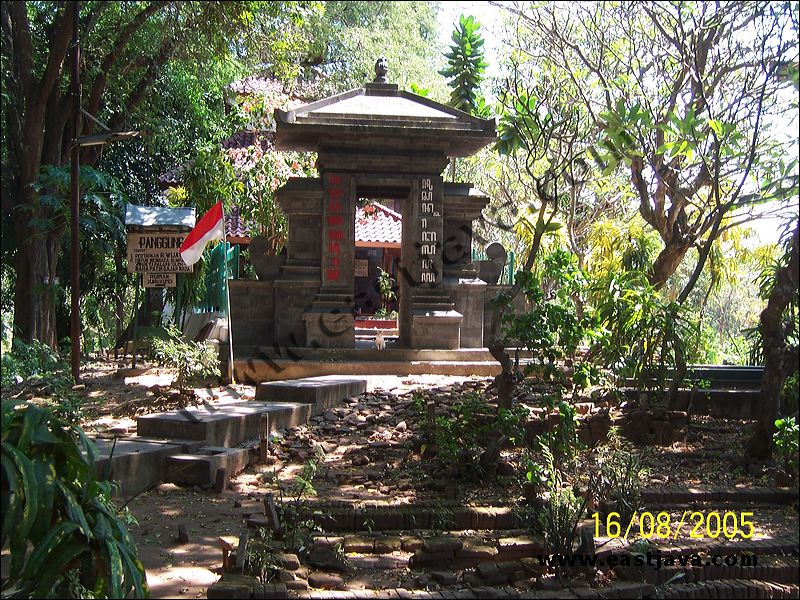 PENDOPO AGUNG - Trowulan Mojokerto : Specific Building With Mojopahit Nuance