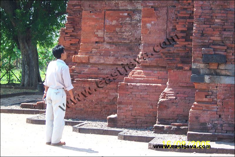 Wringinlawang Temple - The Gate Way To Mojopahit Kingdom