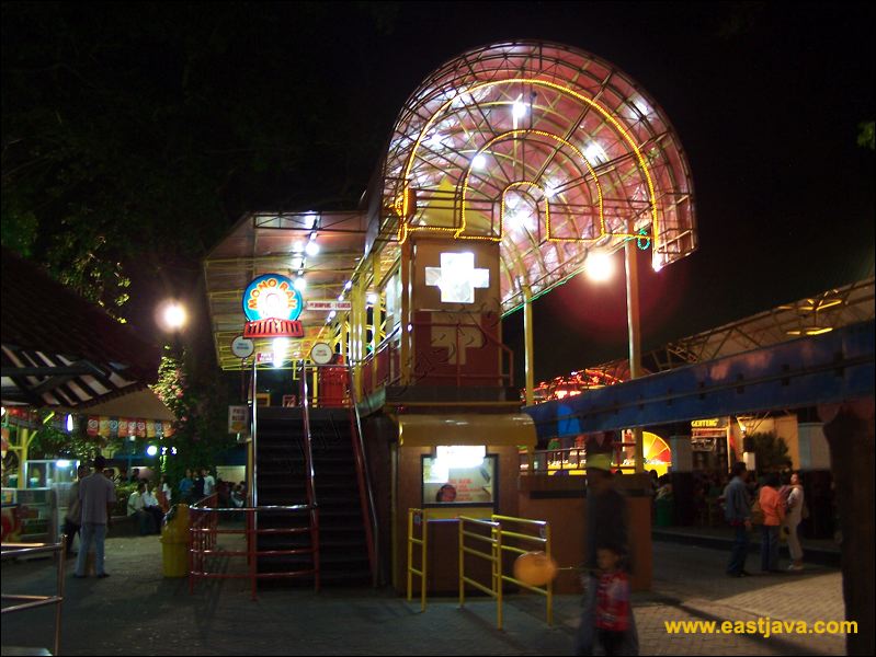 iTamani iHiburani iRakyati iSurabayai A Children Playground and 