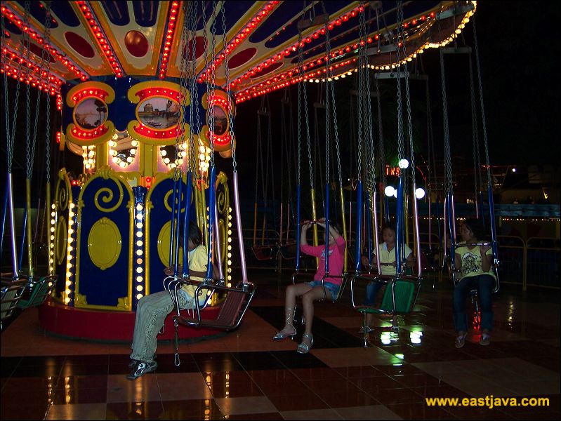 iTamani iHiburani iRakyati iSurabayai A Children Playground and 